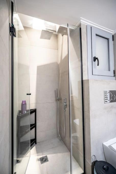 Piraeus Cozy Apartment For 4 Persons Eksteriør billede