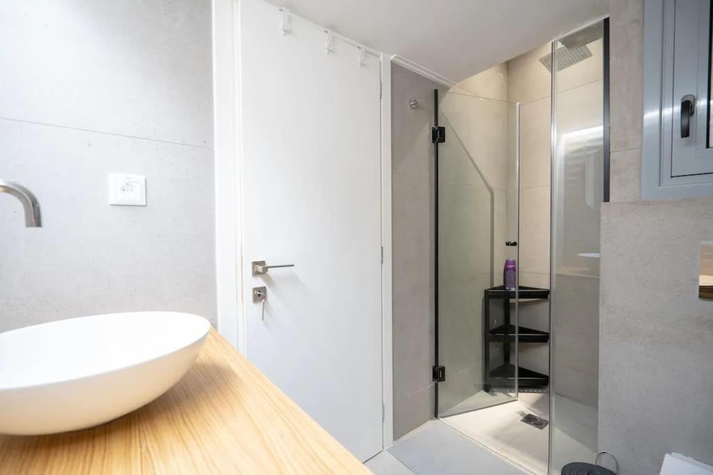 Piraeus Cozy Apartment For 4 Persons Eksteriør billede